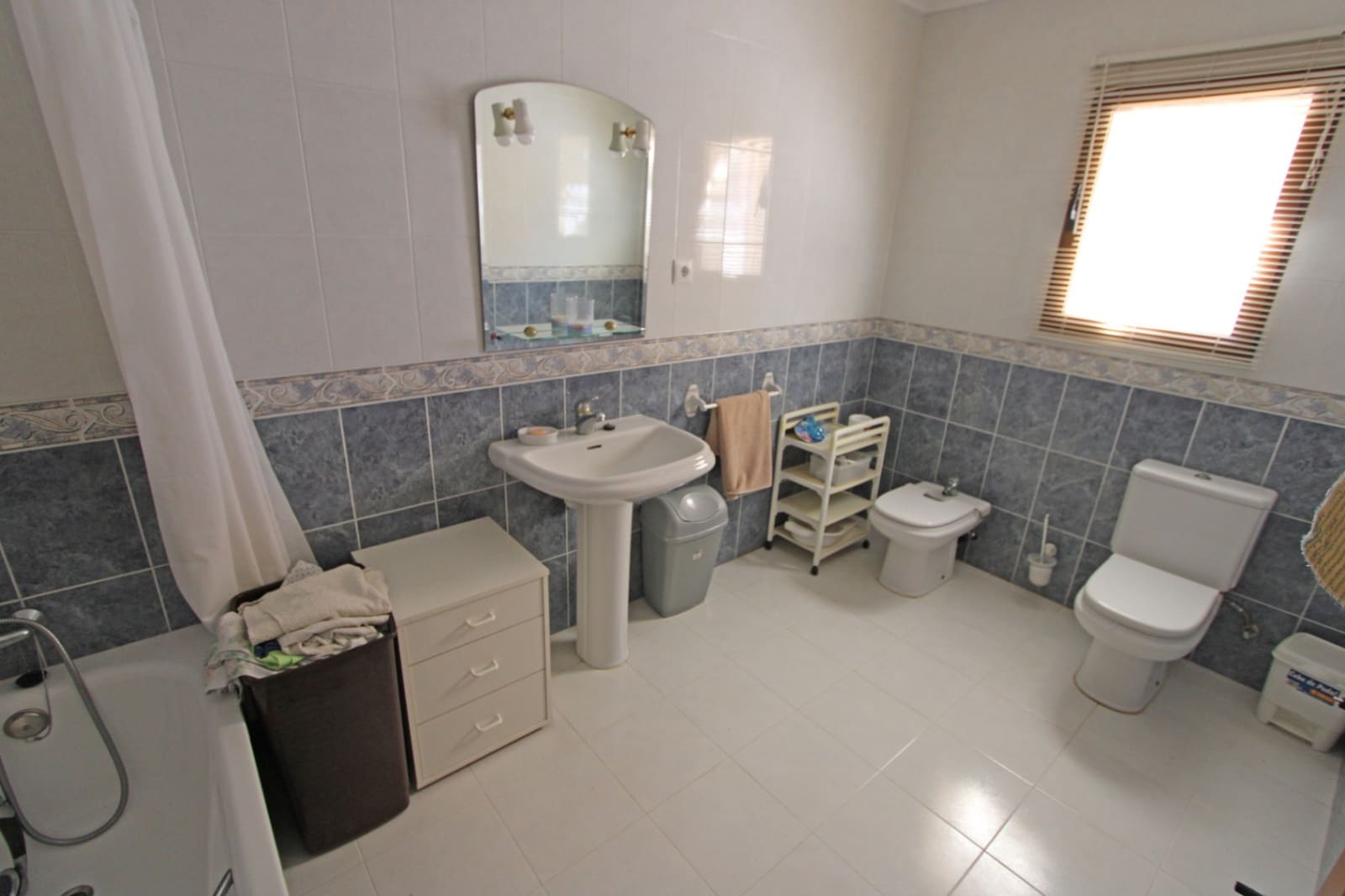 5 bedroom Villa for sale in Rafol de Almunia with pool garage - € 650,000 (Ref: 9872348)