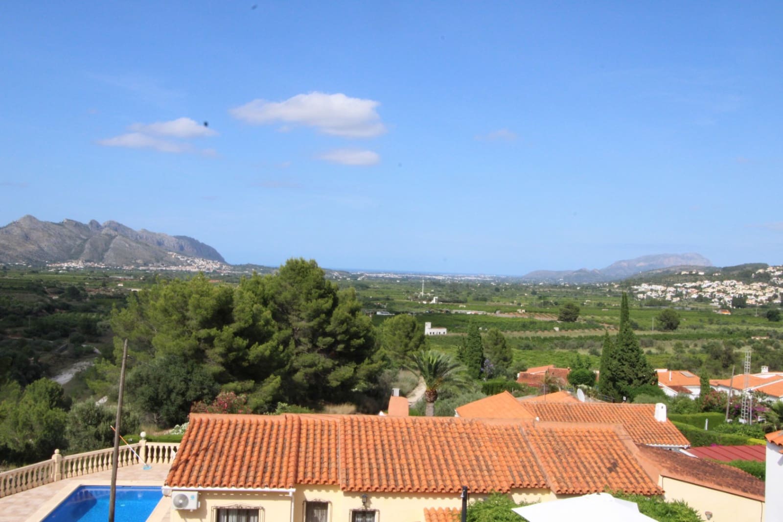 2 Zimmer Villa zu verkaufen in Orba mit Pool Garage - 175.000 € (Ref: 9895418)