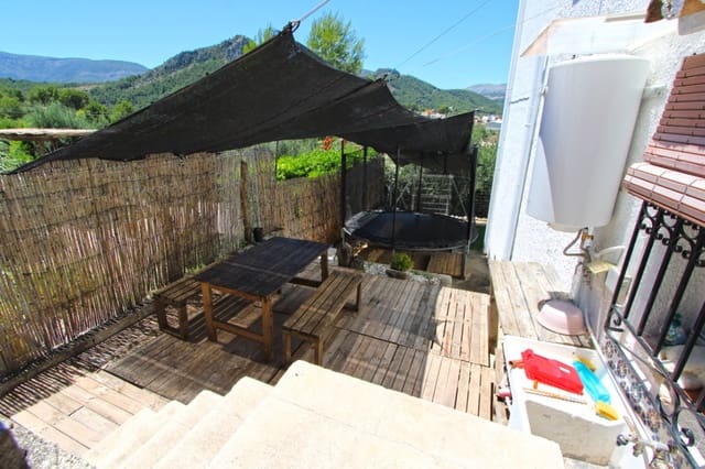 2 soveværelse Villa til salg i Orba med swimmingpool garage - € 365.000 (Ref: 9912220)