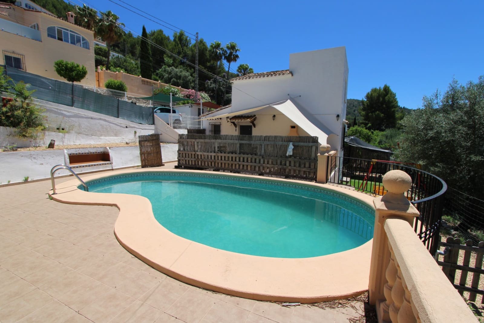 2 soveværelse Villa til salg i Orba med swimmingpool garage - € 365.000 (Ref: 9912220)
