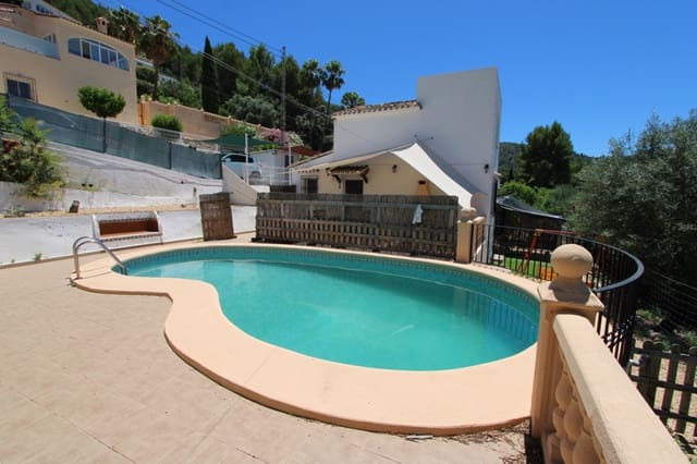 2 soveværelse Villa til salg i Orba med swimmingpool garage - € 365.000 (Ref: 9912220)
