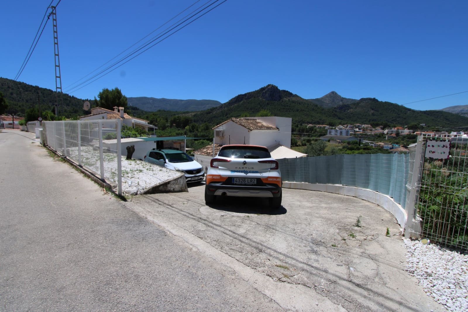 2 soveværelse Villa til salg i Orba med swimmingpool garage - € 365.000 (Ref: 9912220)