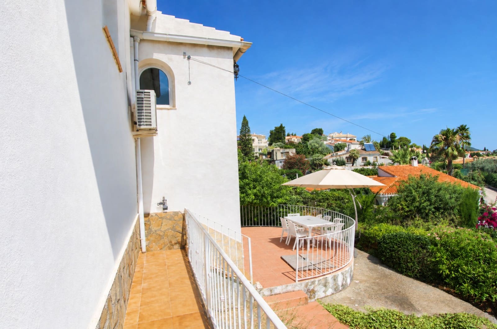 3 bedroom Villa for sale in Orba with garage - € 259,000 (Ref: 9936817)