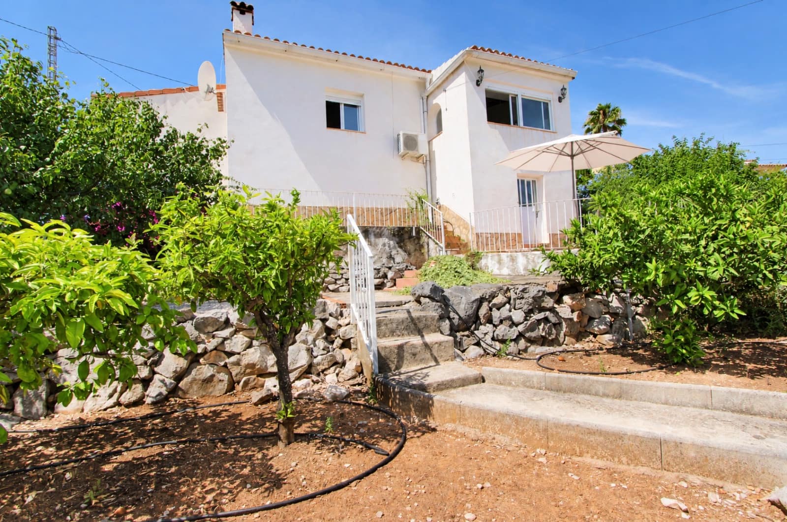 3 bedroom Villa for sale in Orba with garage - € 259,000 (Ref: 9936817)
