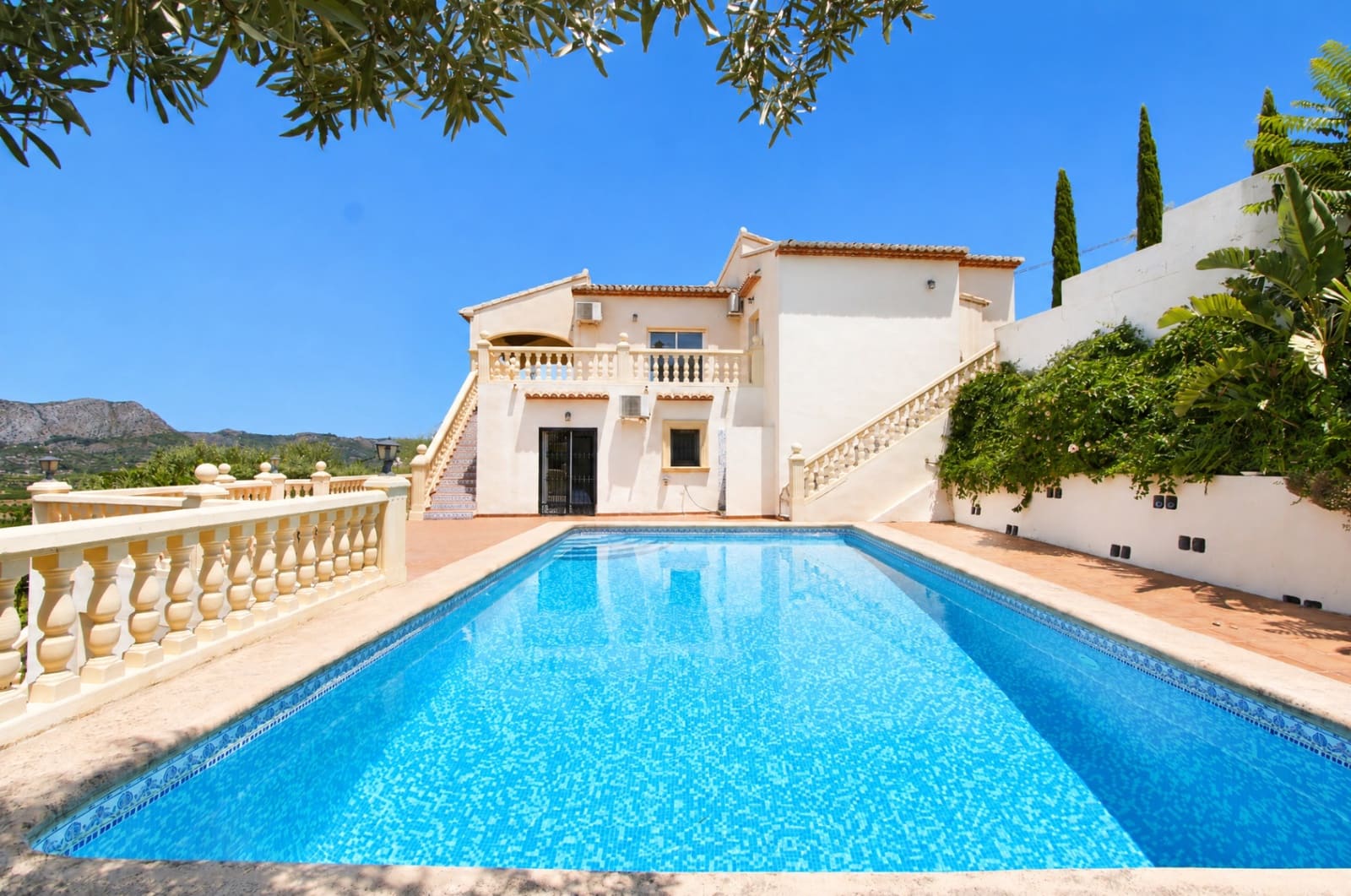 5 sovrum Villa till salu i Orba med pool garage - 645 000 € (Ref: 9946785)