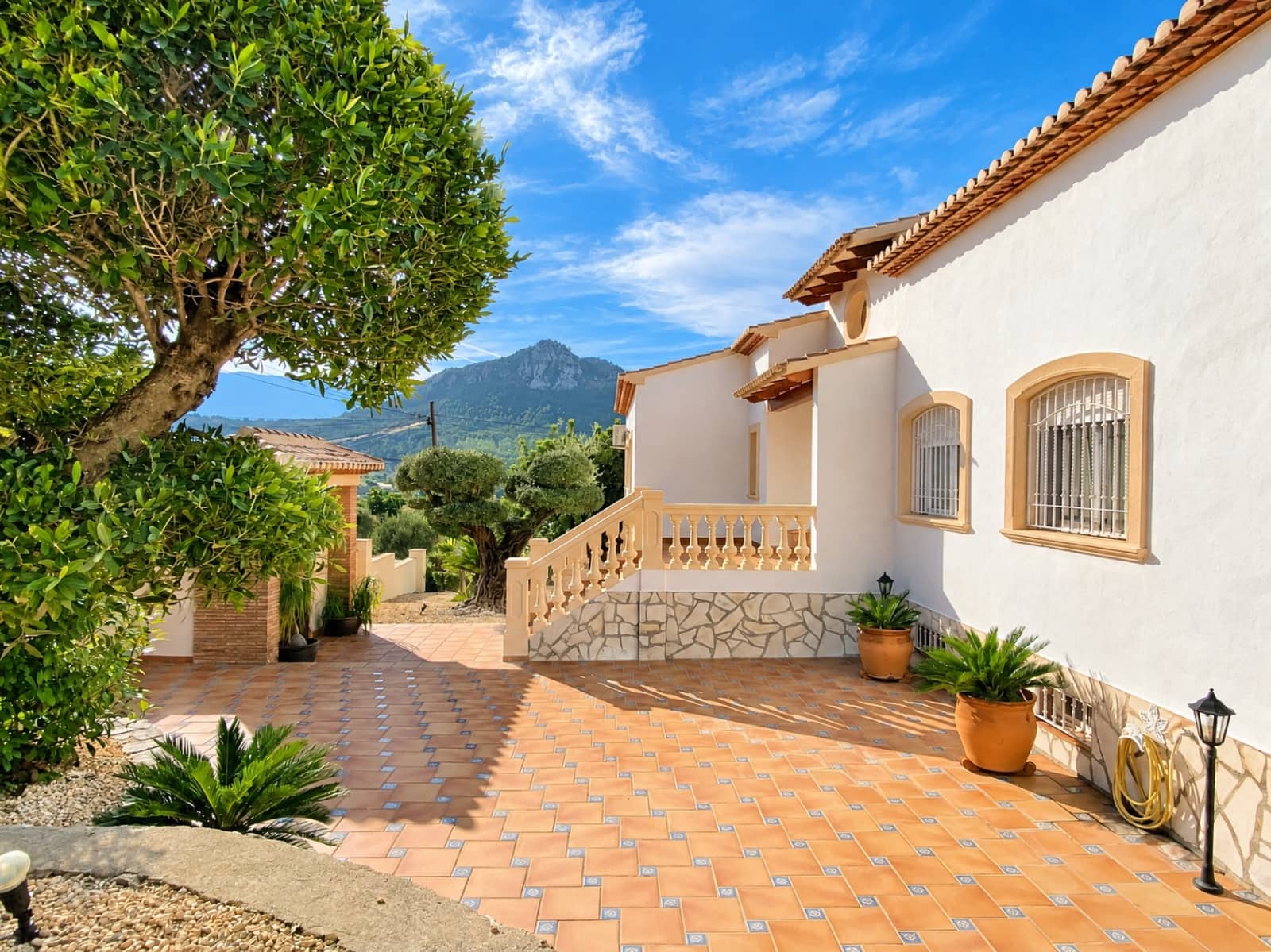 6 bedroom Villa for sale in Orba with pool garage - € 890,000 (Ref: 9965548)