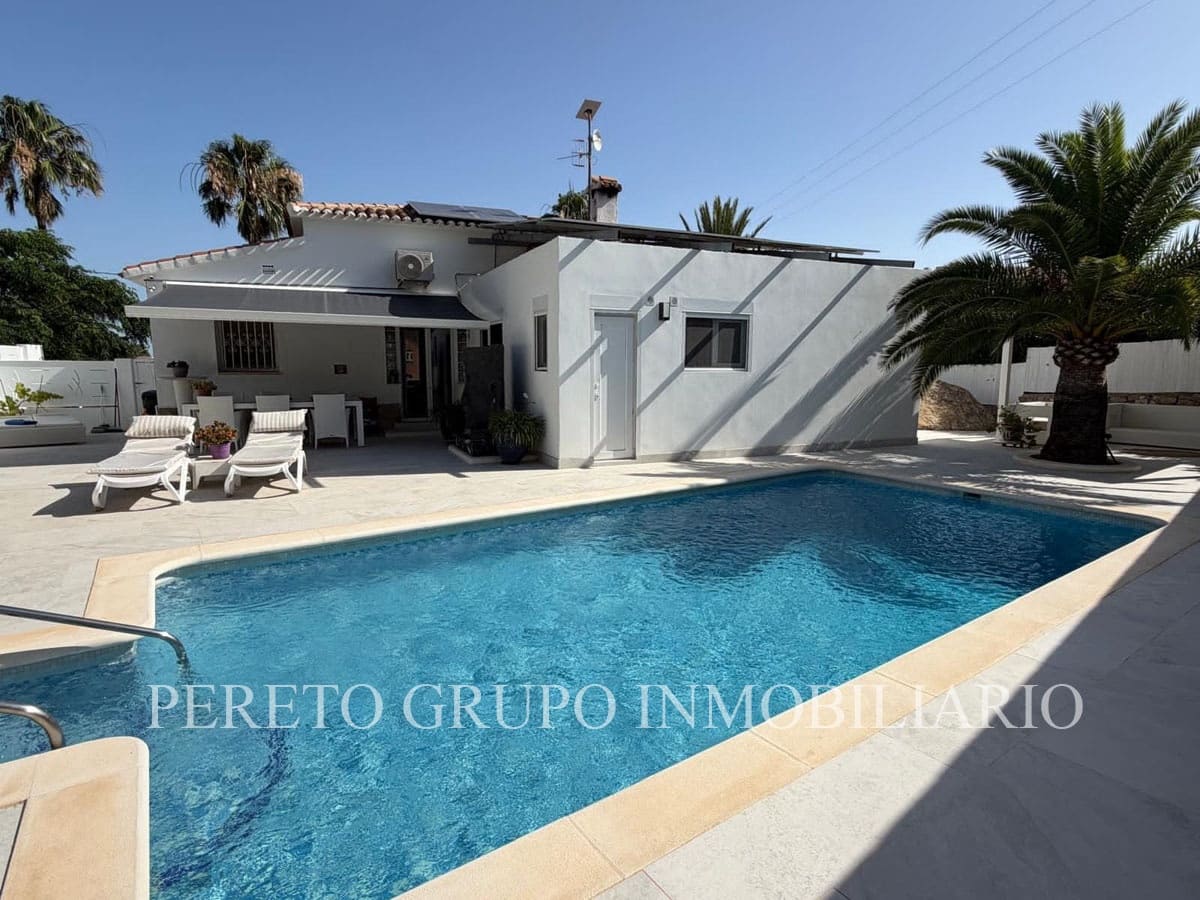 3 soveværelse Villa til salg i Denia med swimmingpool garage - € 679.000 (Ref: 9989957)