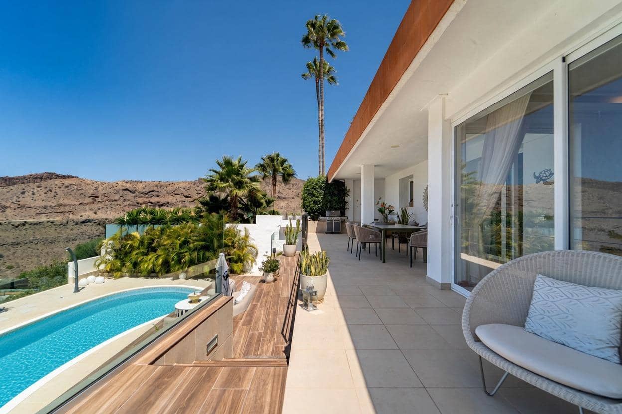 3 bedroom Villa for sale in San Bartolome de Tirajana with pool garage - € 1,200,000 (Ref: 10100425)