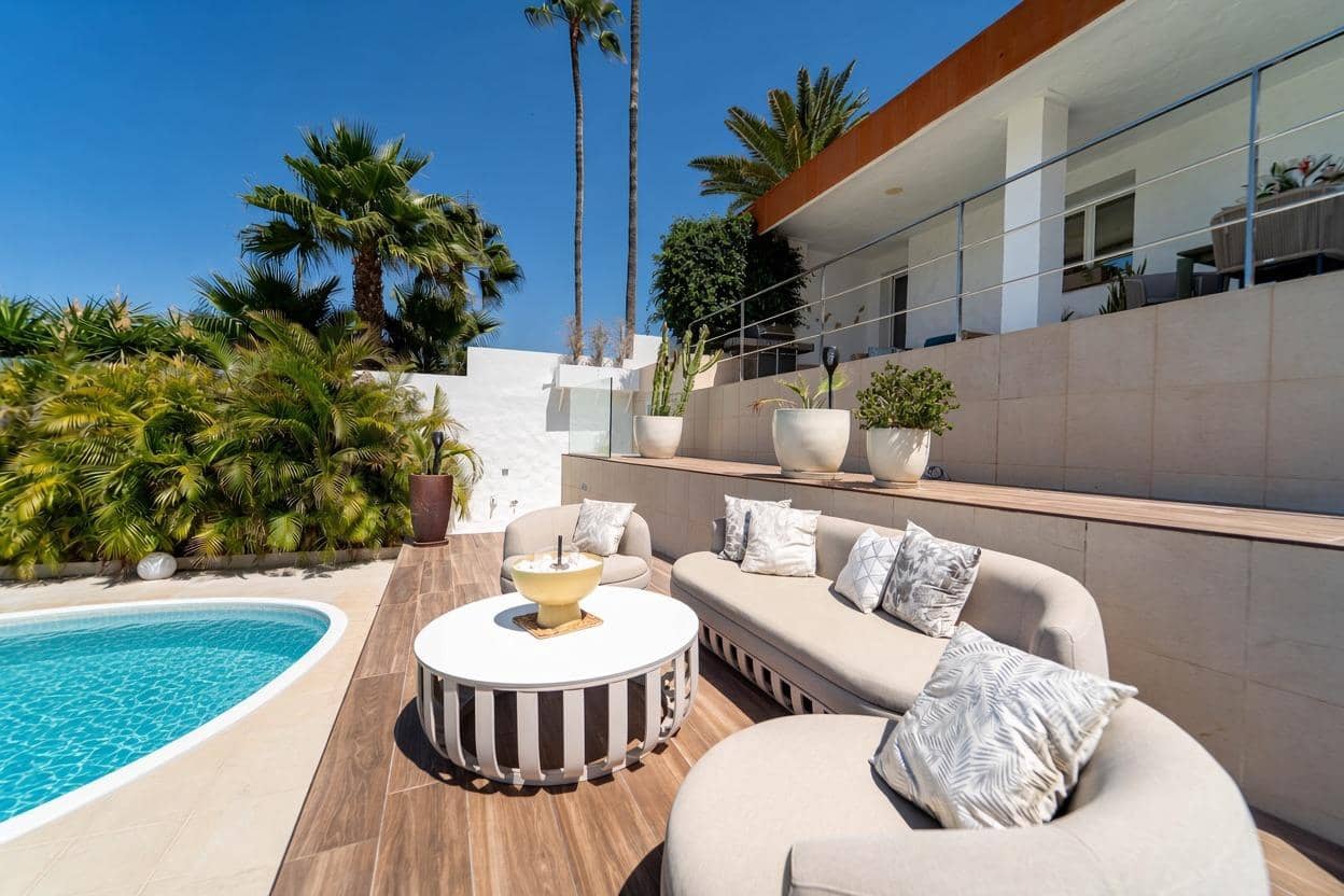 3 bedroom Villa for sale in San Bartolome de Tirajana with pool garage - € 1,200,000 (Ref: 10100425)