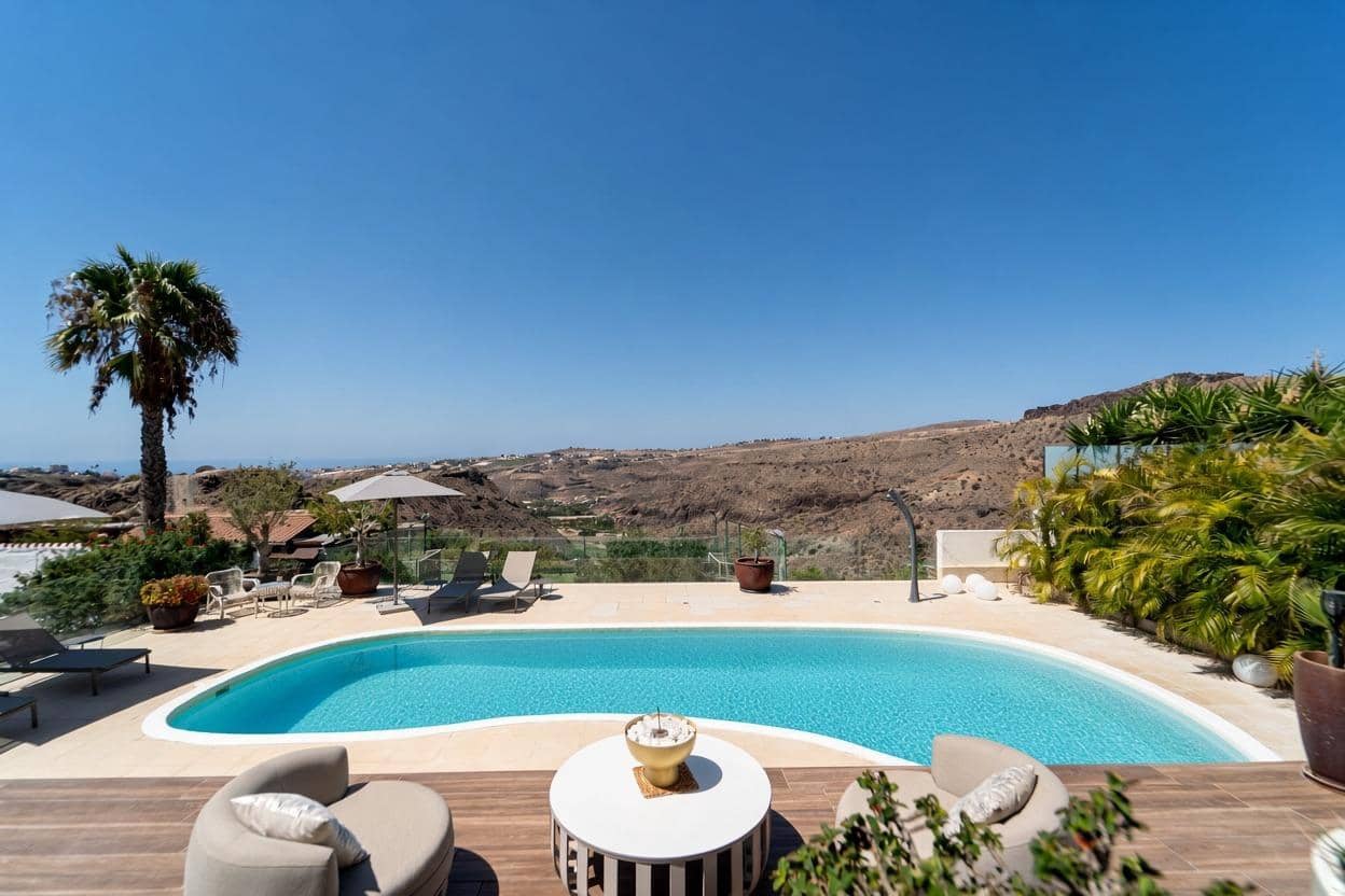 3 bedroom Villa for sale in San Bartolome de Tirajana with pool garage - € 1,200,000 (Ref: 10100425)