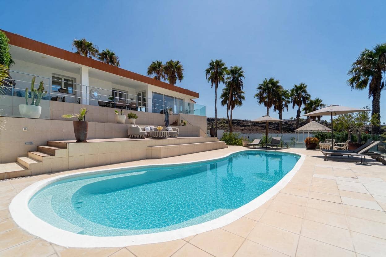 3 bedroom Villa for sale in San Bartolome de Tirajana with pool garage - € 1,200,000 (Ref: 10100425)