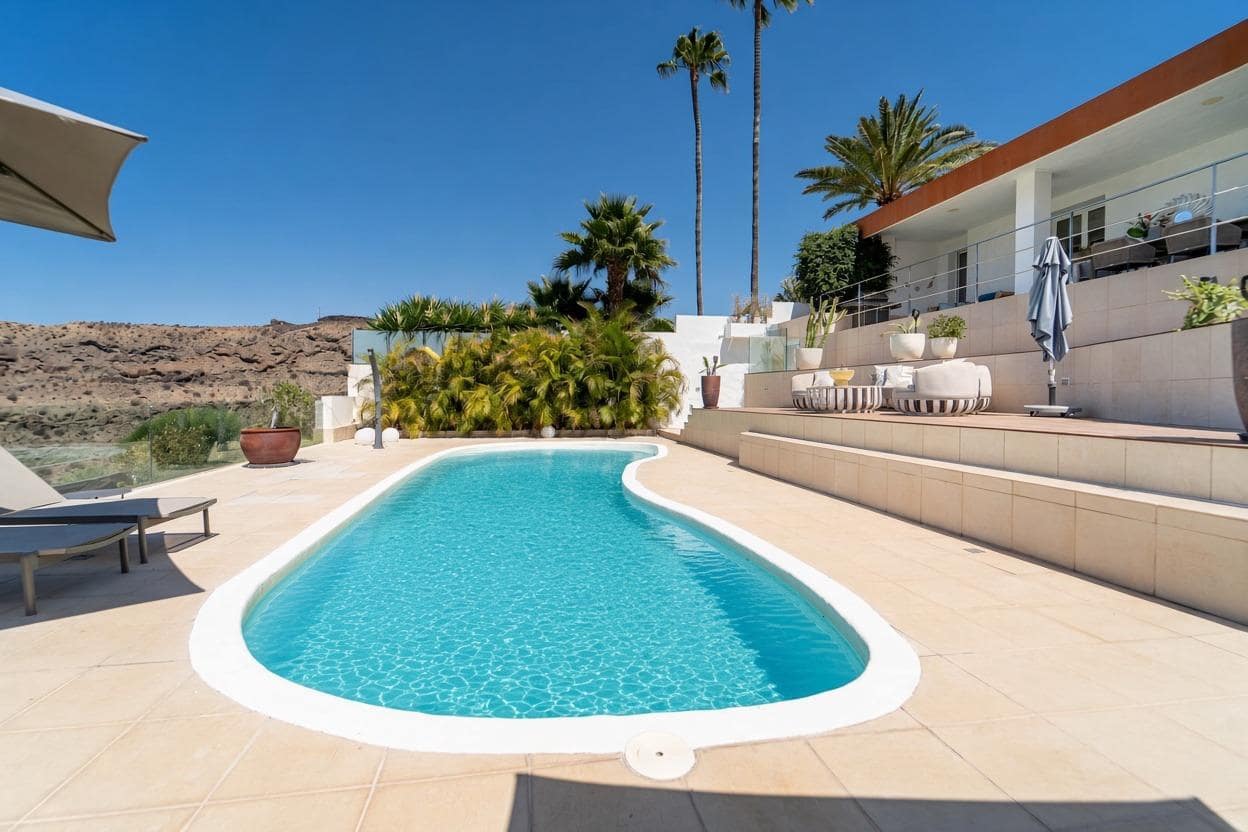 3 bedroom Villa for sale in San Bartolome de Tirajana with pool garage - € 1,200,000 (Ref: 10100425)