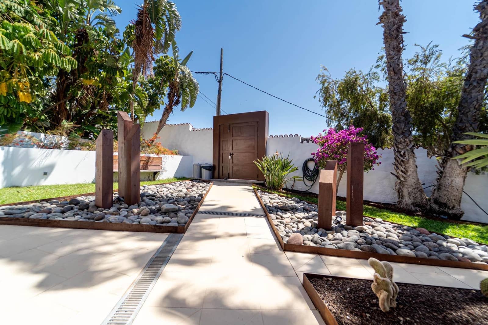 3 bedroom Villa for sale in San Bartolome de Tirajana with pool garage - € 1,200,000 (Ref: 10100425)