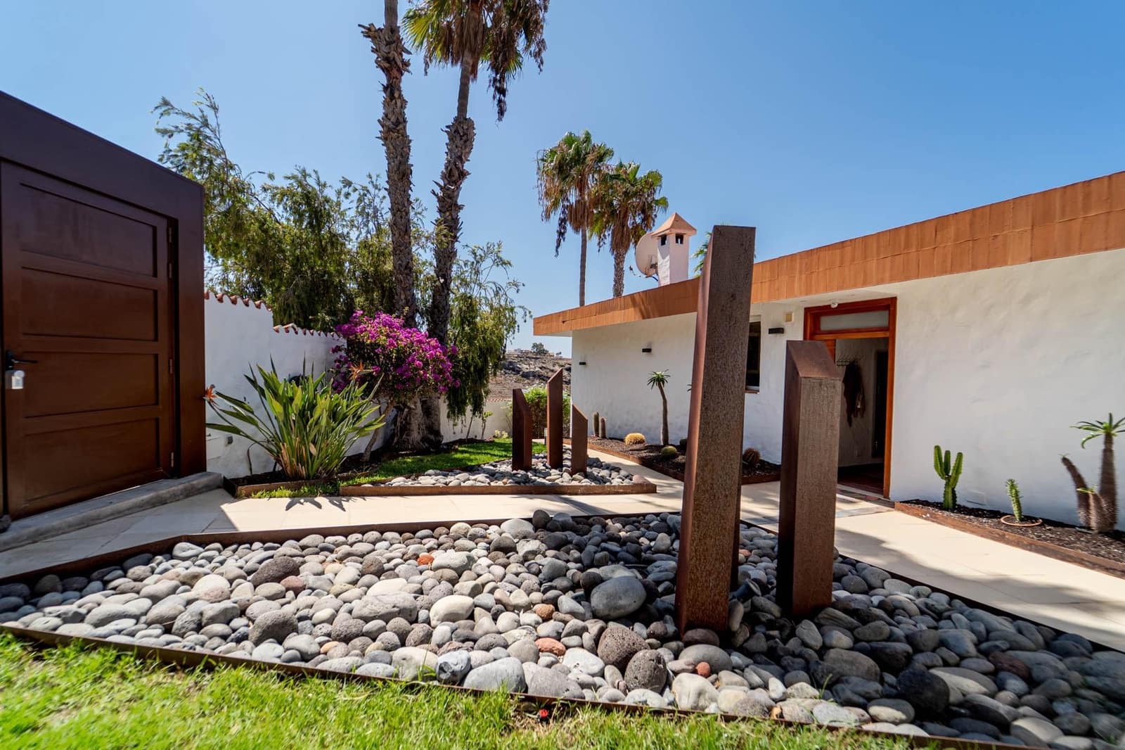 3 bedroom Villa for sale in San Bartolome de Tirajana with pool garage - € 1,200,000 (Ref: 10100425)
