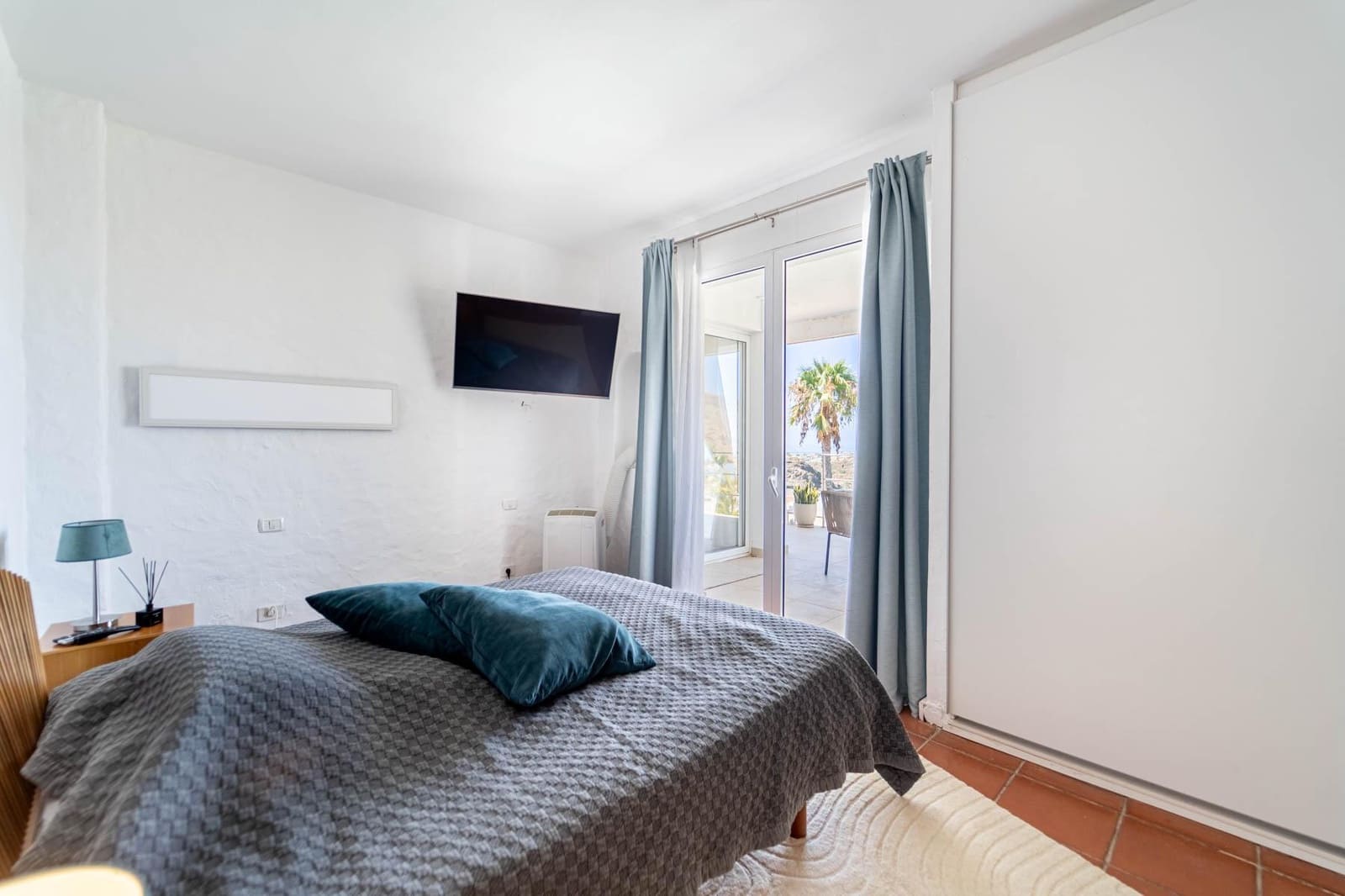3 bedroom Villa for sale in San Bartolome de Tirajana with pool garage - € 1,200,000 (Ref: 10100425)