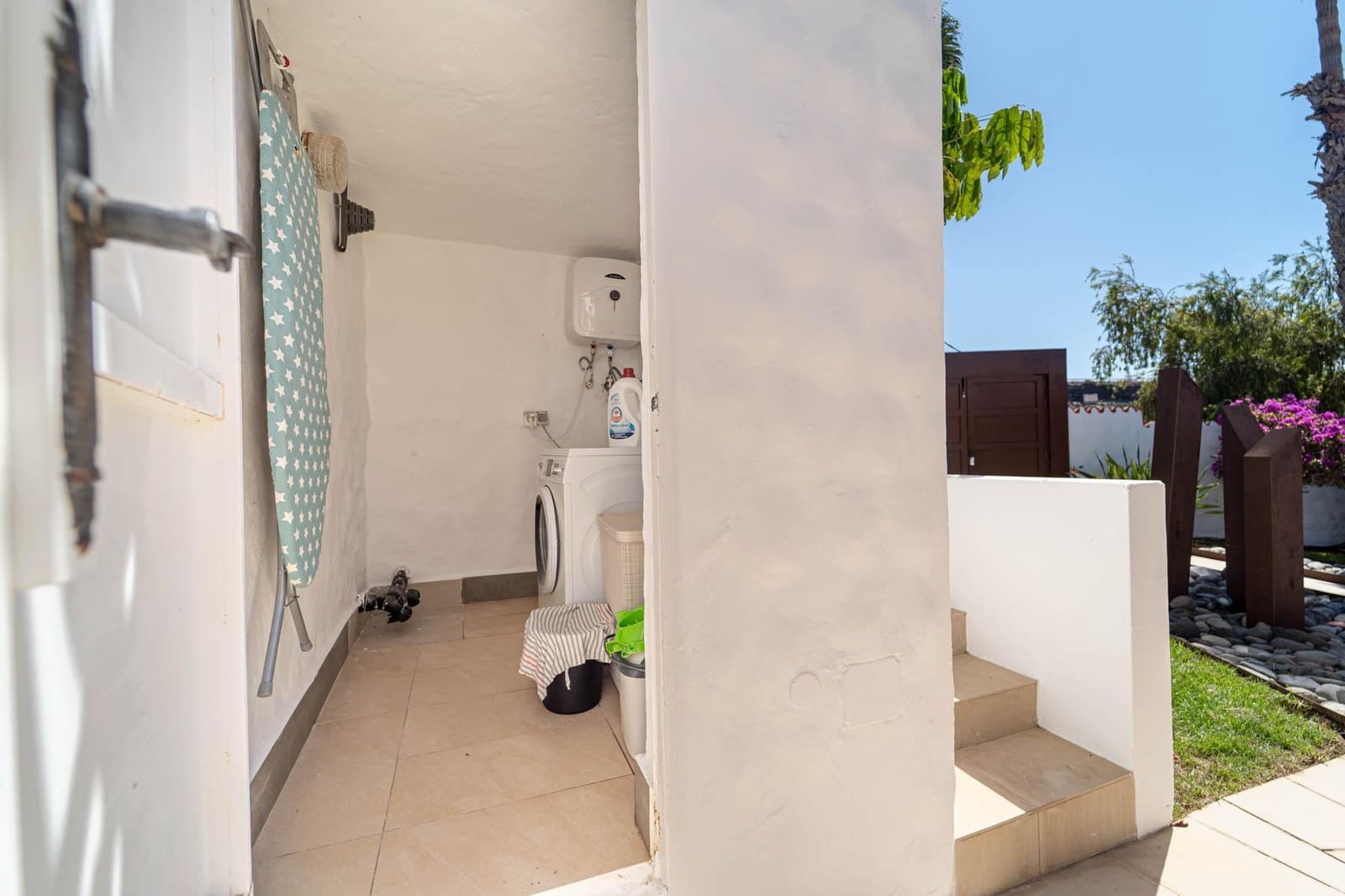 3 bedroom Villa for sale in San Bartolome de Tirajana with pool garage - € 1,200,000 (Ref: 10100425)