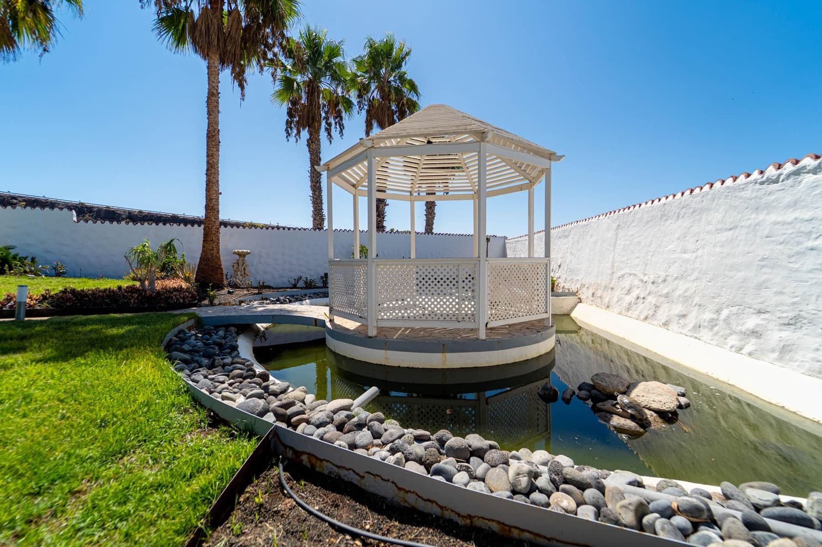 3 bedroom Villa for sale in San Bartolome de Tirajana with pool garage - € 1,200,000 (Ref: 10100425)