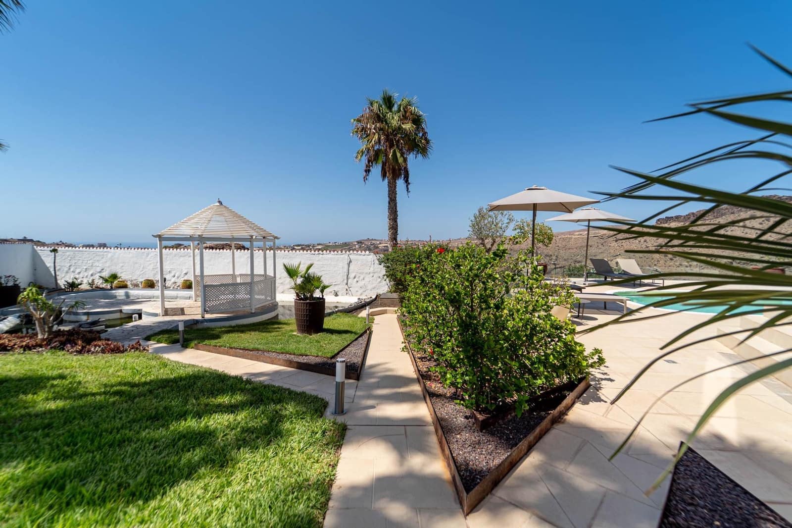 3 bedroom Villa for sale in San Bartolome de Tirajana with pool garage - € 1,200,000 (Ref: 10100425)