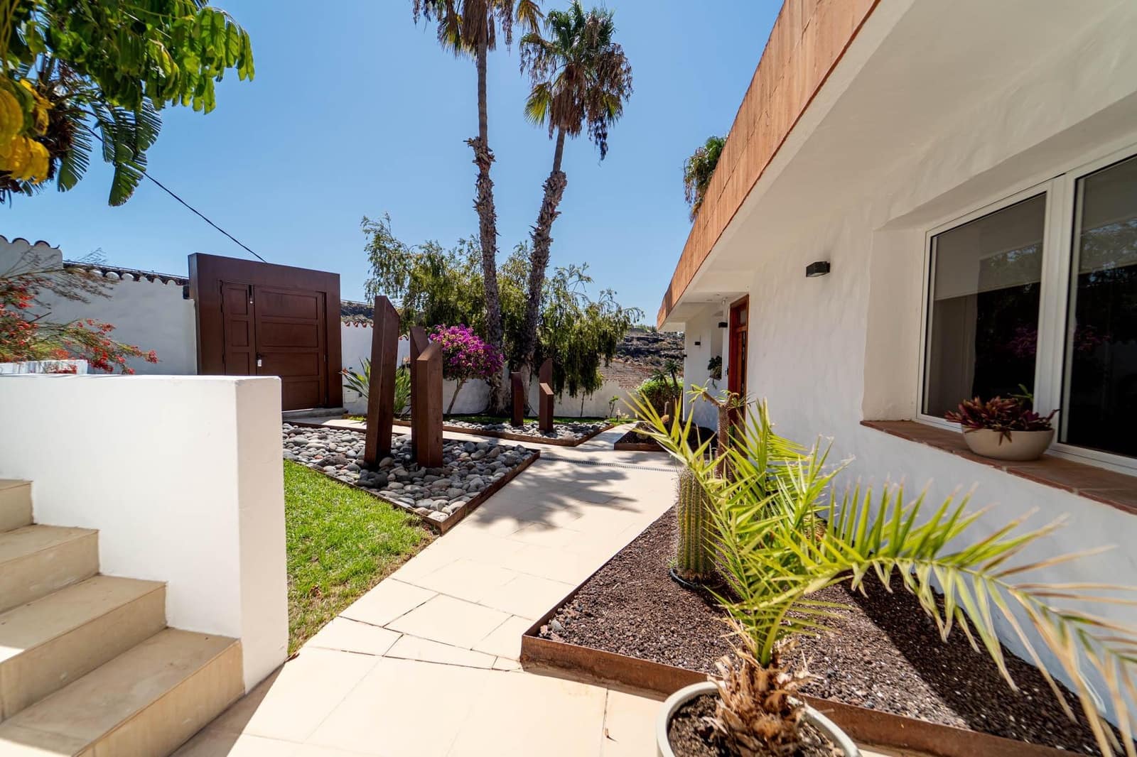 3 bedroom Villa for sale in San Bartolome de Tirajana with pool garage - € 1,200,000 (Ref: 10100425)