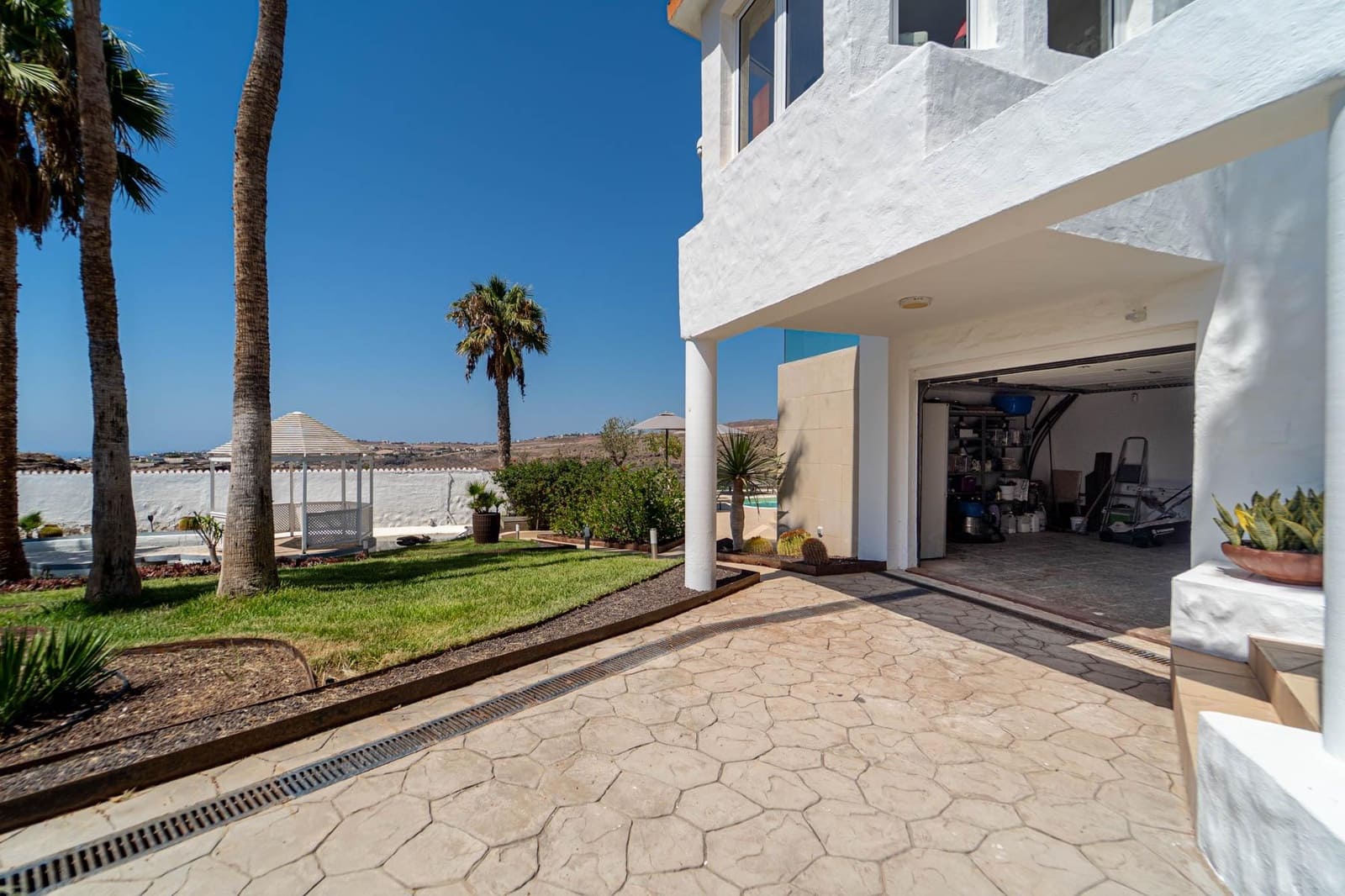 3 bedroom Villa for sale in San Bartolome de Tirajana with pool garage - € 1,200,000 (Ref: 10100425)