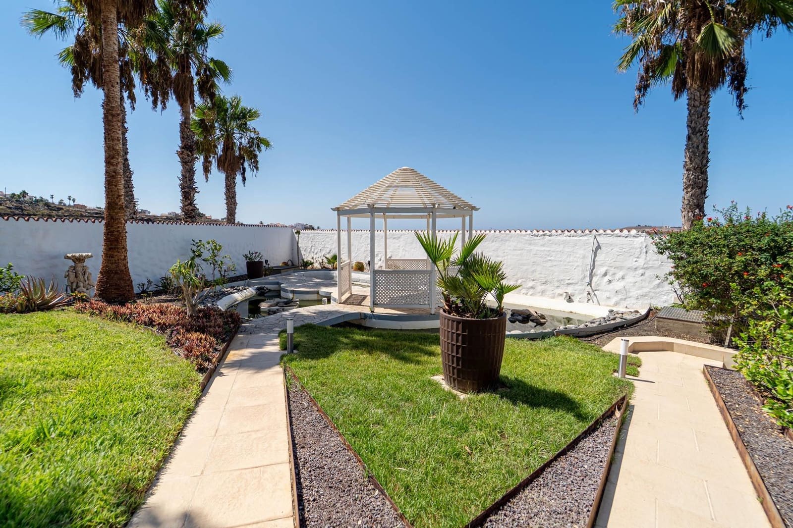 3 bedroom Villa for sale in San Bartolome de Tirajana with pool garage - € 1,200,000 (Ref: 10100425)