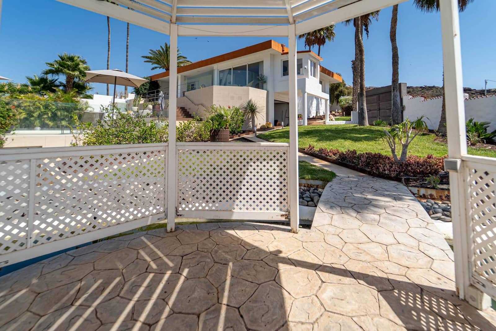 3 bedroom Villa for sale in San Bartolome de Tirajana with pool garage - € 1,200,000 (Ref: 10100425)