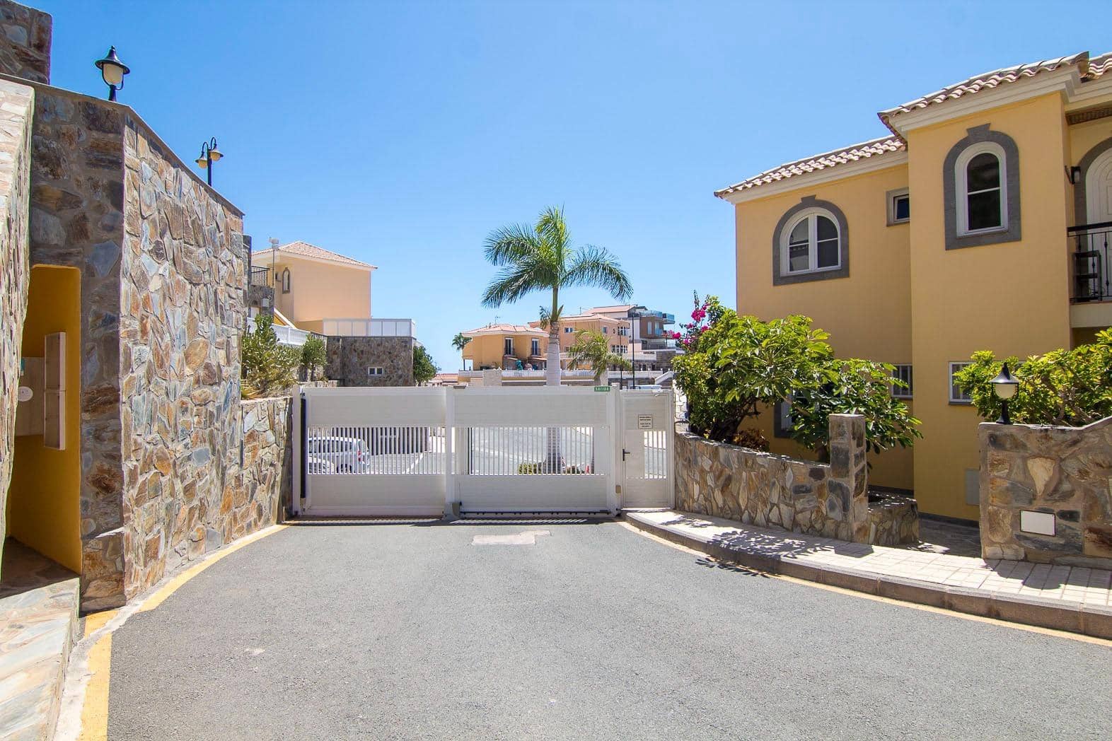 1 bedroom Apartment for sale in Patalavaca with pool - € 359,000 (Ref: 10129430)