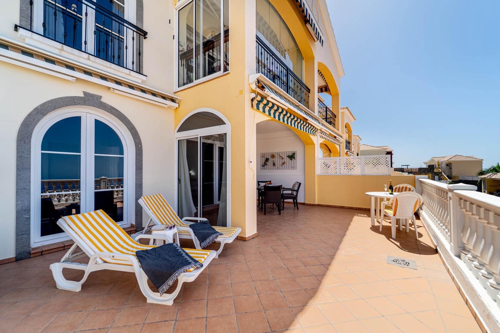 1 bedroom Apartment for sale in Patalavaca with pool - € 359,000 (Ref: 10129430)