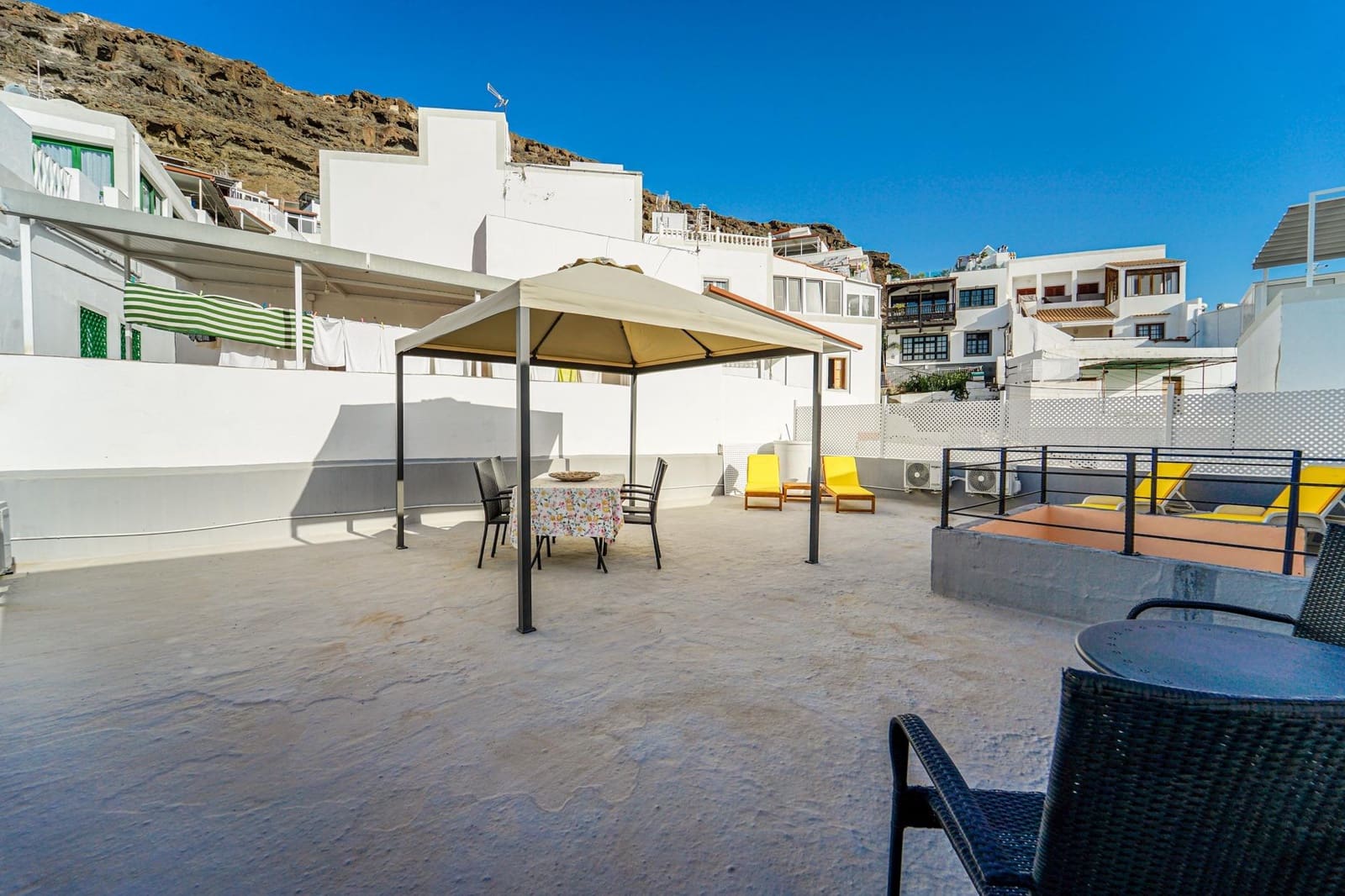 2 slaapkamer Huis te koop in Mogan - € 395.000 (Ref: 8610719)