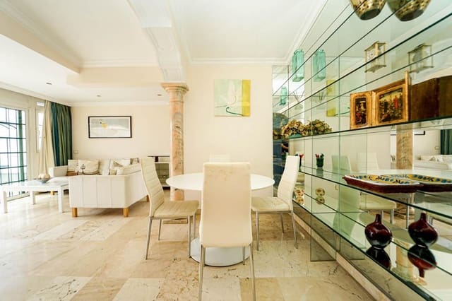 2 bedroom Bungalow for sale in Playa del Inglés, San Bartolomé de Tirajana with pool - € 510,000 (Ref: 9262502)