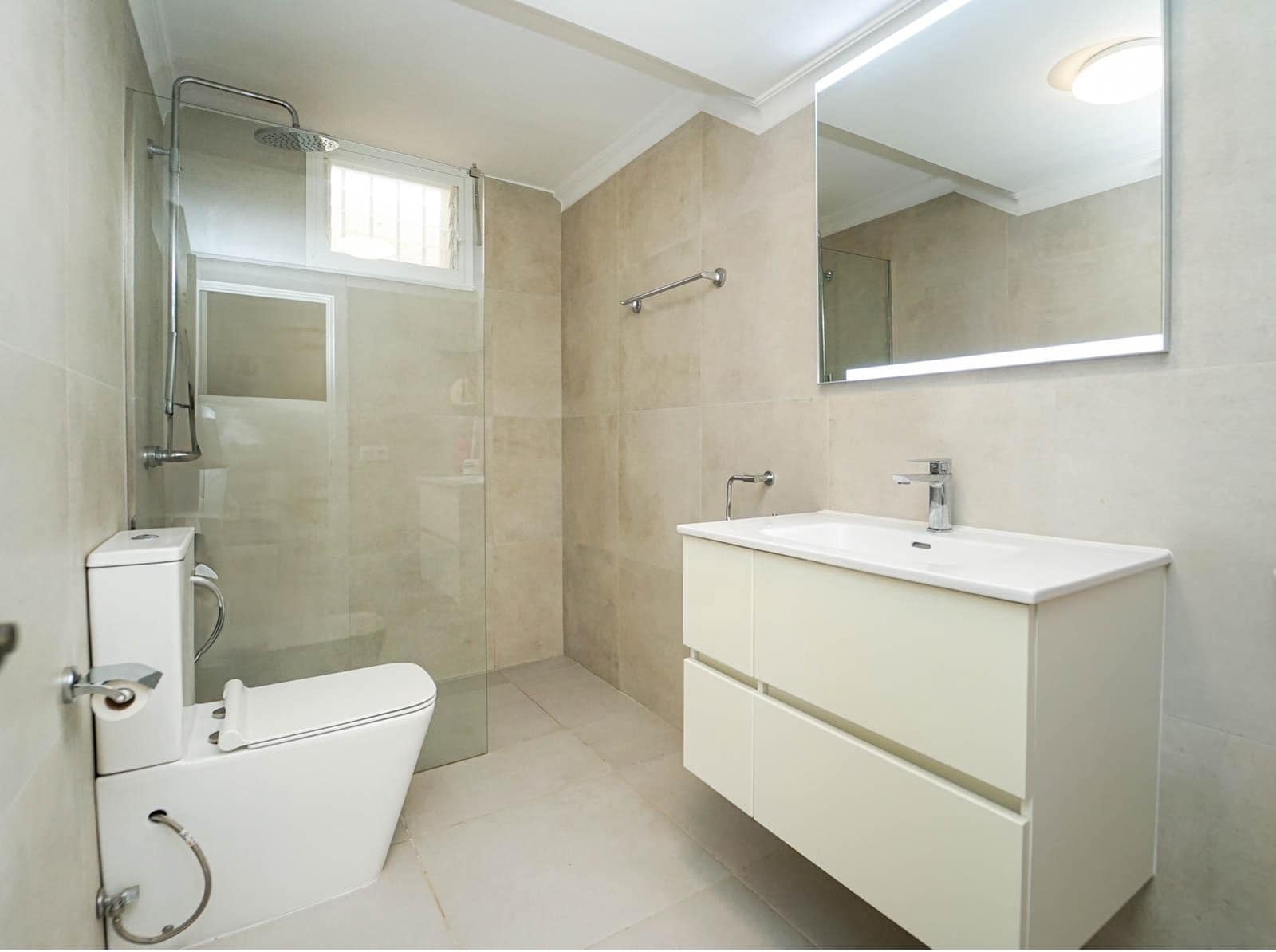 6 soveværelse Villa til salg i Sonneland med swimmingpool garage - € 995.000 (Ref: 9375257)