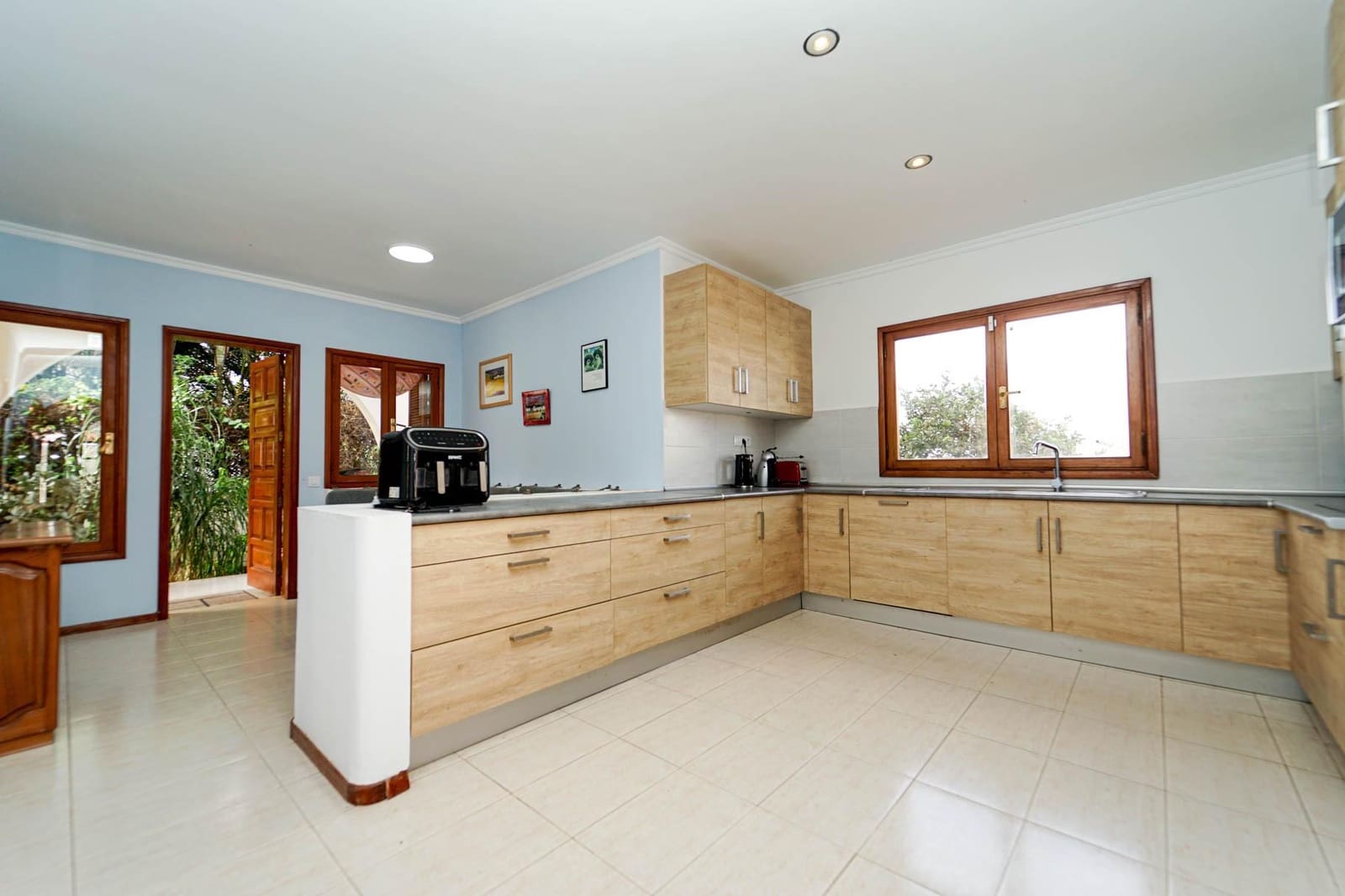 6 soveværelse Villa til salg i Sonneland med swimmingpool garage - € 995.000 (Ref: 9375257)