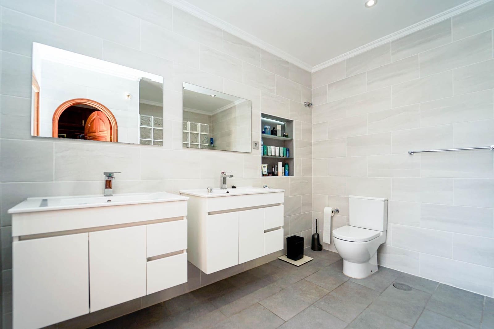 6 soveværelse Villa til salg i Sonneland med swimmingpool garage - € 995.000 (Ref: 9375257)