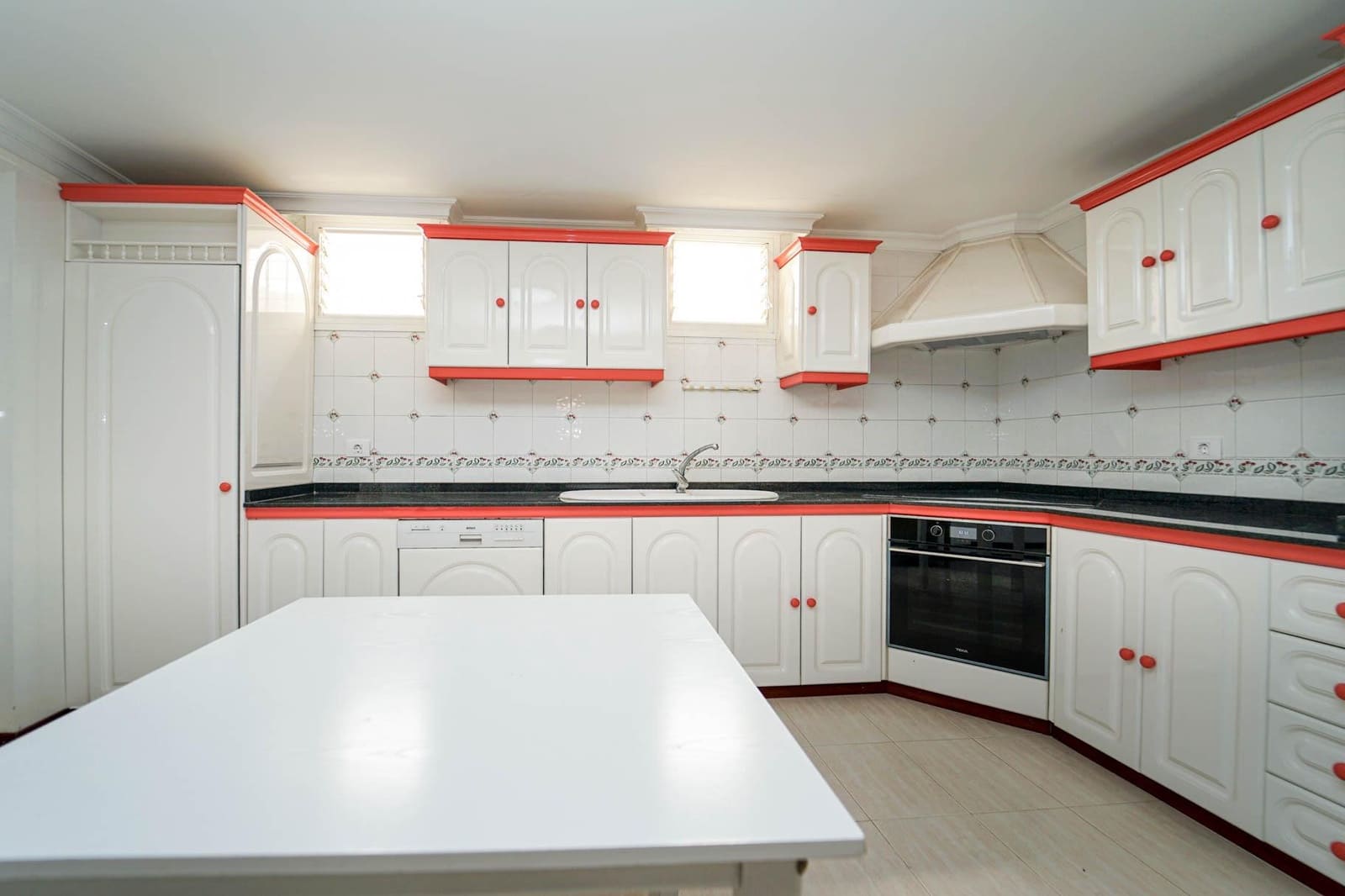 6 soveværelse Villa til salg i Sonneland med swimmingpool garage - € 995.000 (Ref: 9375257)