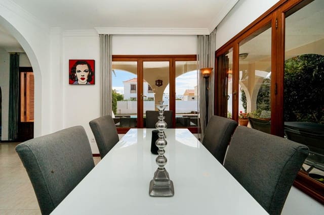 6 soverom Villa til salgs i Sonneland, San Bartolomé de Tirajana med svømmebasseng garasje - € 995 000 (Ref: 9375257)