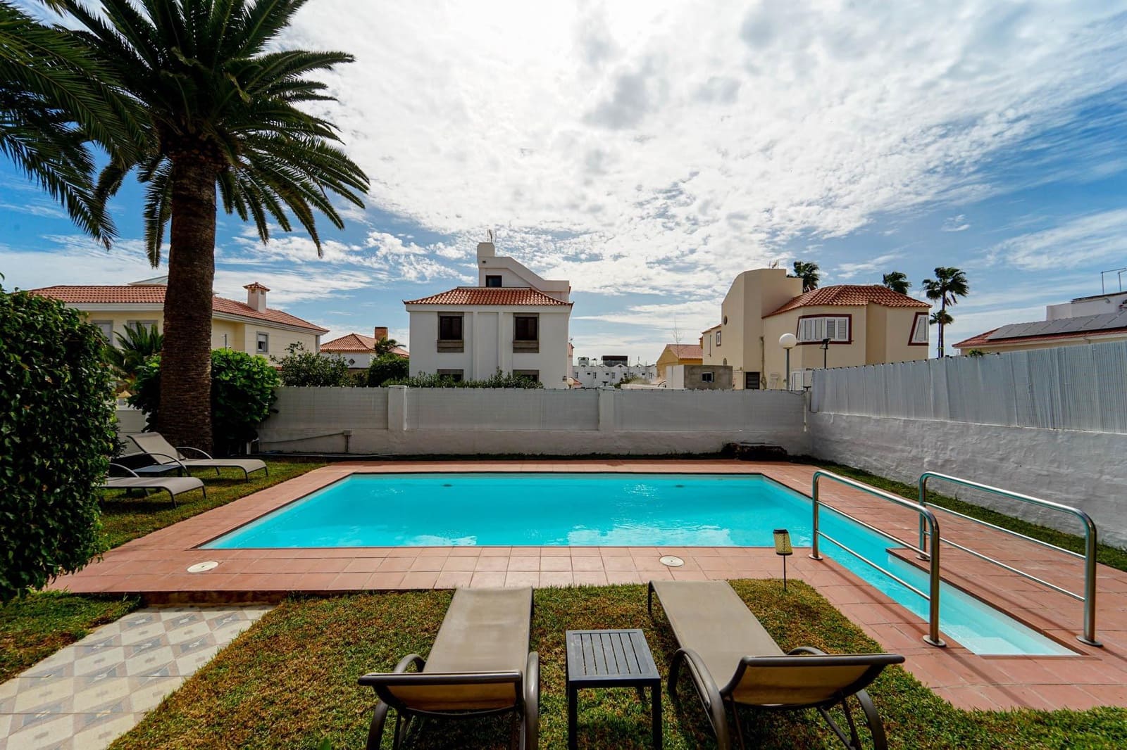 6 soveværelse Villa til salg i Sonneland med swimmingpool garage - € 995.000 (Ref: 9375257)