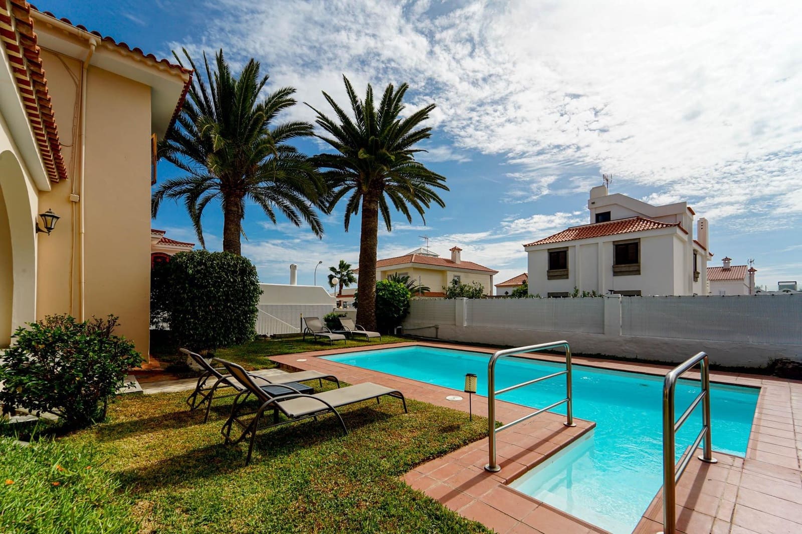 6 soveværelse Villa til salg i Sonneland med swimmingpool garage - € 995.000 (Ref: 9375257)