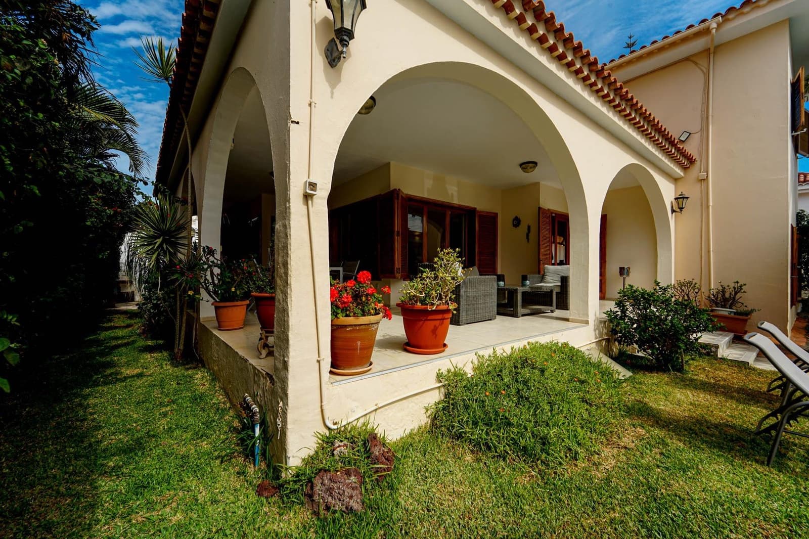 6 soveværelse Villa til salg i Sonneland med swimmingpool garage - € 995.000 (Ref: 9375257)