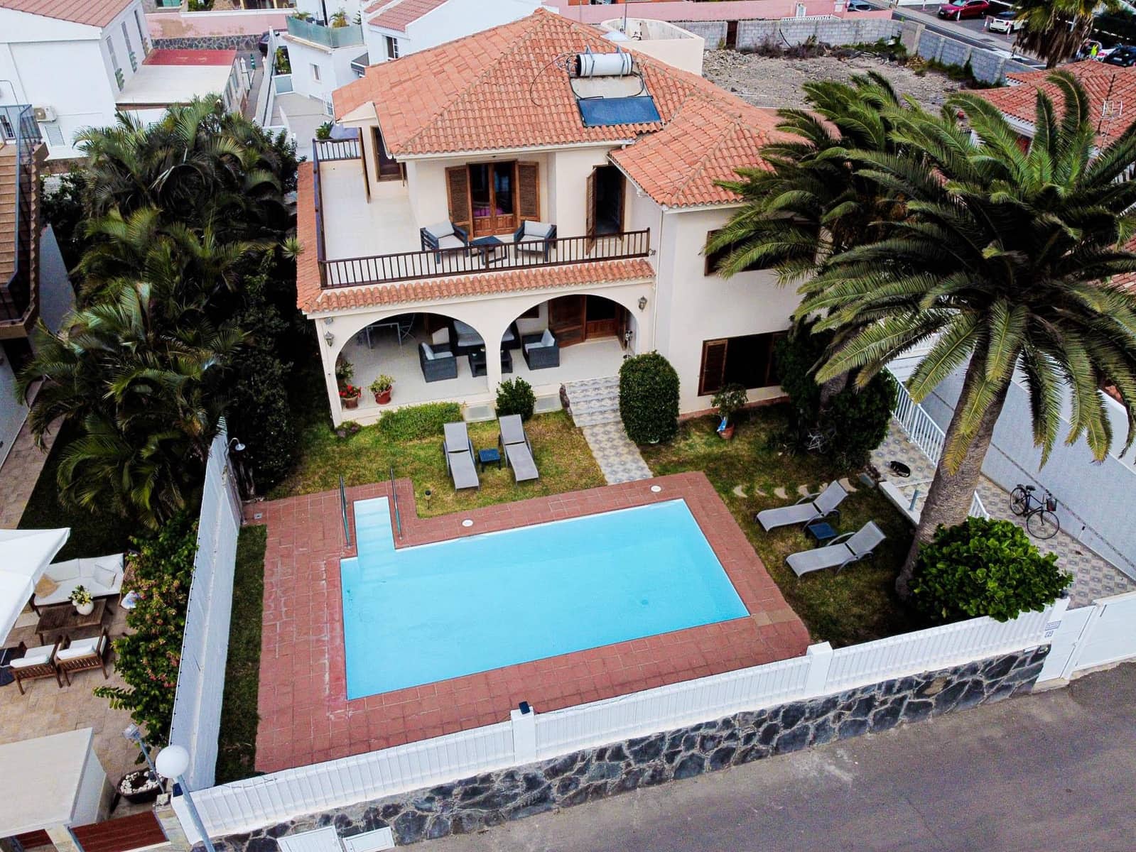 6 soveværelse Villa til salg i Sonneland med swimmingpool garage - € 995.000 (Ref: 9375257)