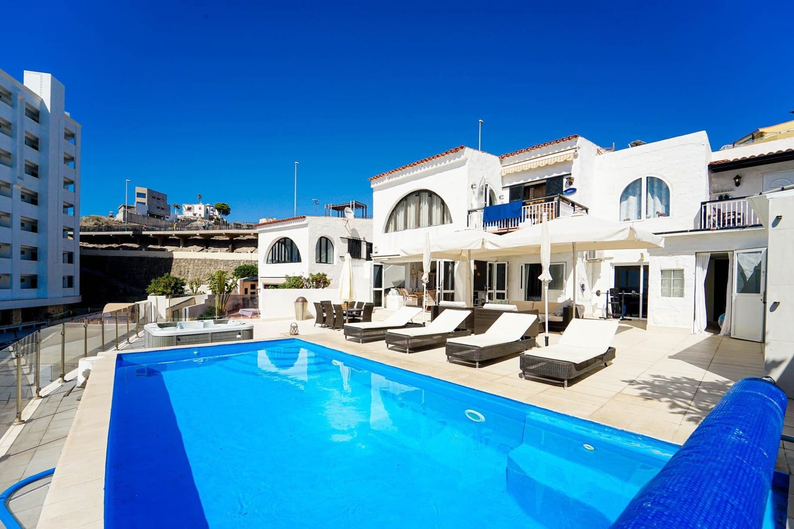 4 sovrum Lägenhet till salu i Mogan med pool - 795 000 € (Ref: 9629893)