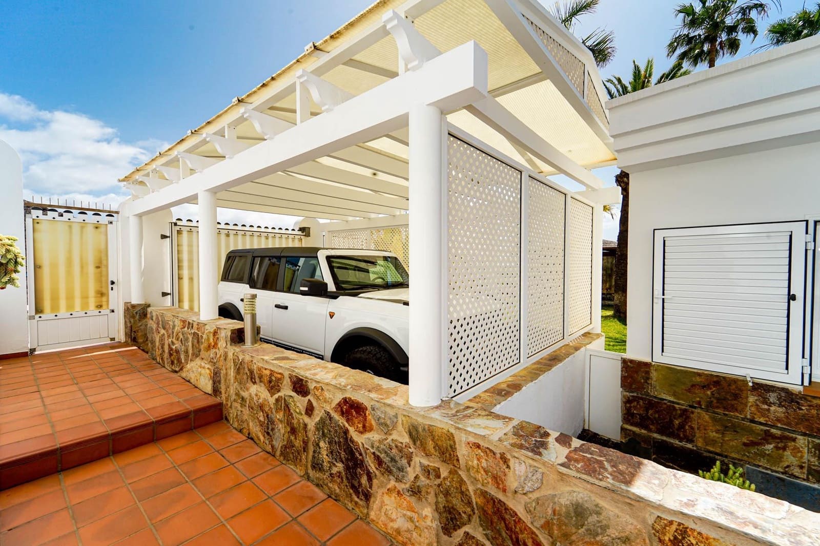 4 bedroom Villa for sale in Puerto Rico with pool - € 1,350,000 (Ref: 9714861)