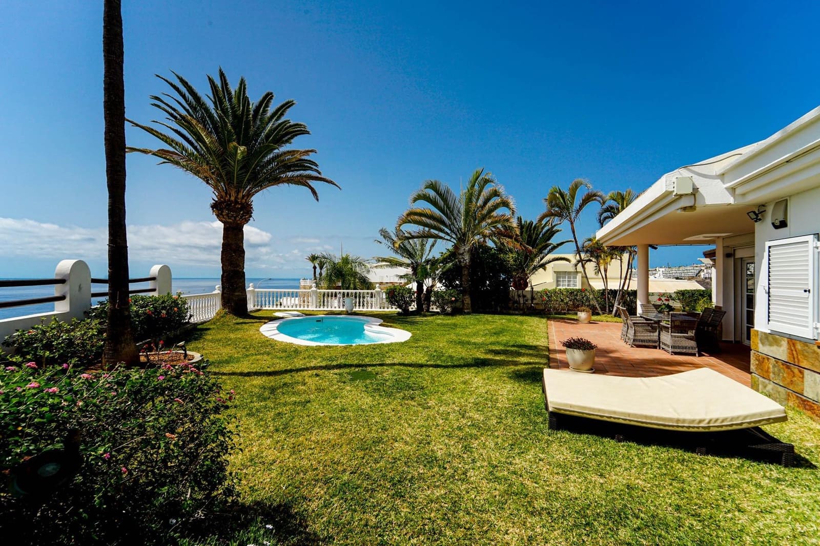 4 bedroom Villa for sale in Puerto Rico with pool - € 1,350,000 (Ref: 9714861)