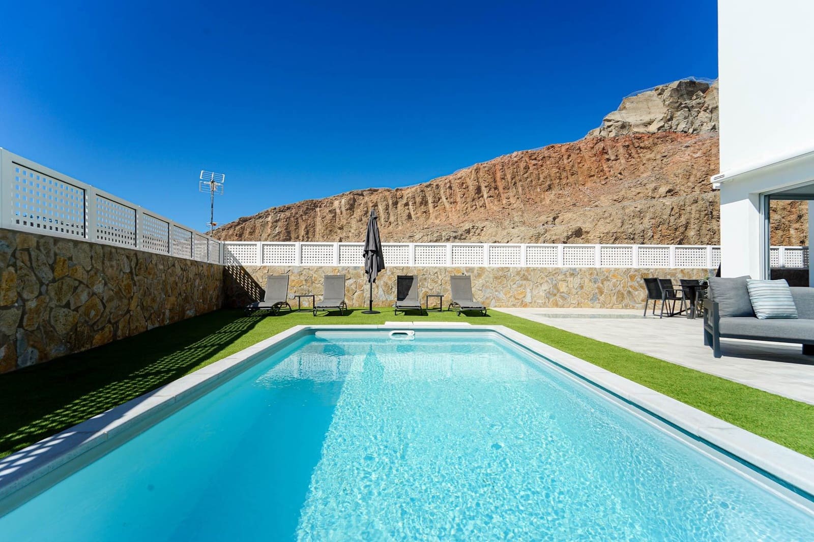 3 bedroom Villa for sale in Mogan with pool garage - € 925,000 (Ref: 9839161)