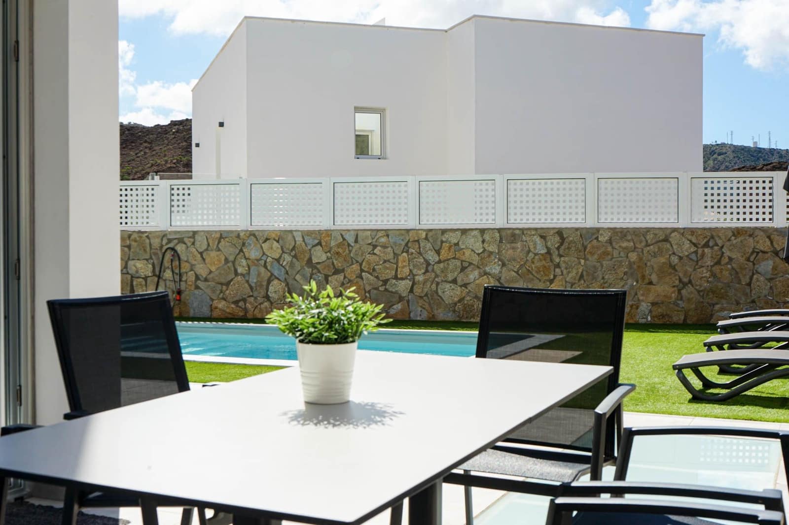 3 bedroom Villa for sale in Mogan with pool garage - € 925,000 (Ref: 9839161)