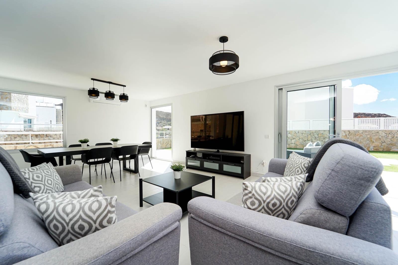 3 bedroom Villa for sale in Mogan with pool garage - € 925,000 (Ref: 9839161)