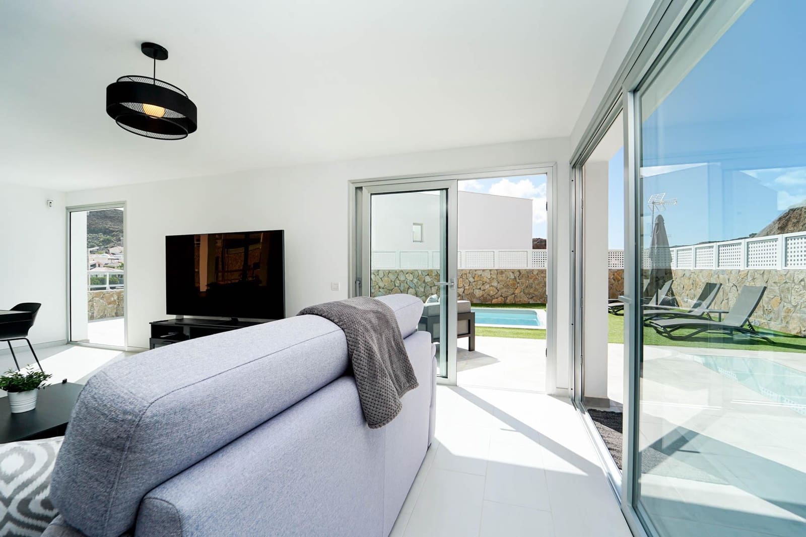 3 bedroom Villa for sale in Mogan with pool garage - € 925,000 (Ref: 9839161)