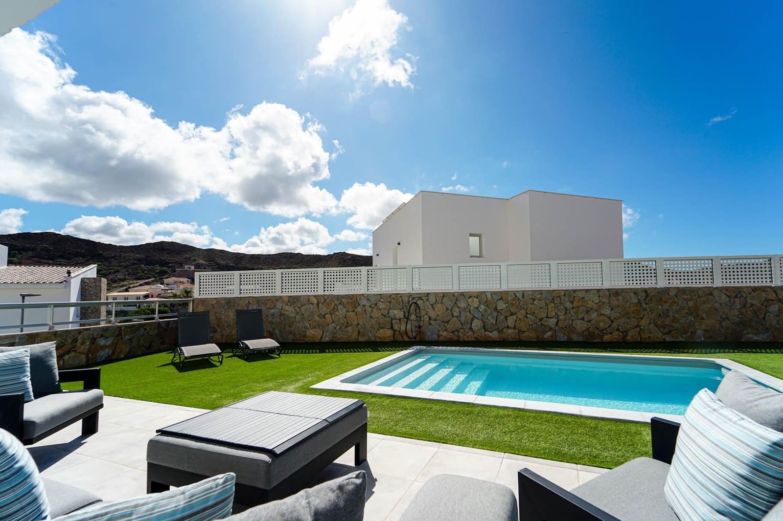 3 bedroom Villa for sale in Mogan with pool garage - € 925,000 (Ref: 9839161)