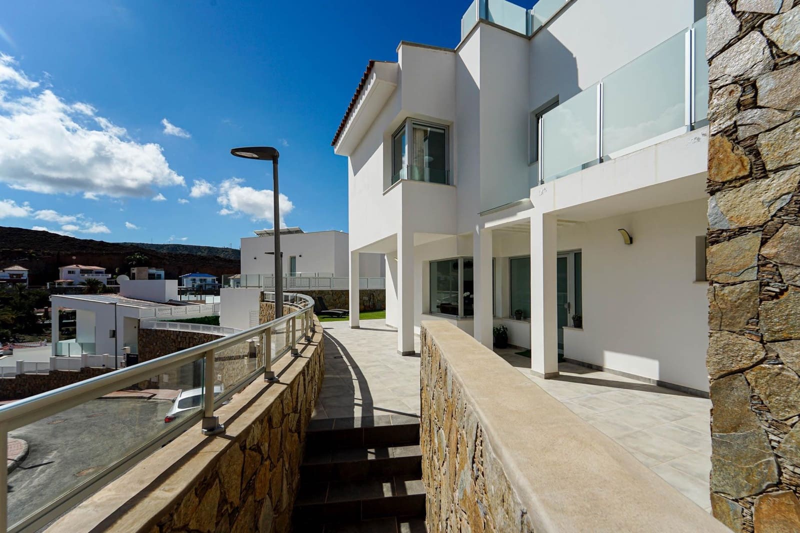 3 bedroom Villa for sale in Mogan with pool garage - € 925,000 (Ref: 9839161)