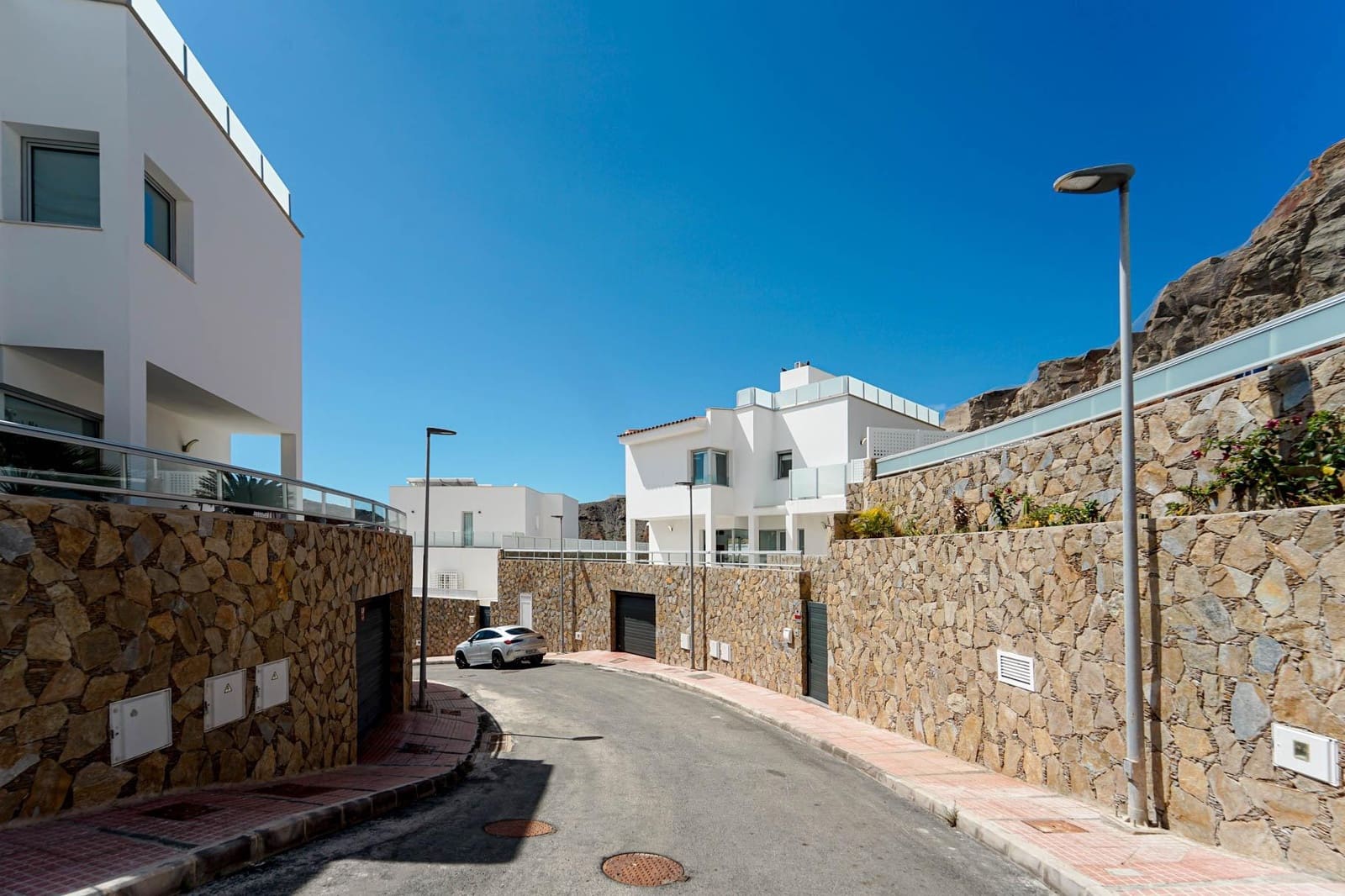 3 bedroom Villa for sale in Mogan with pool garage - € 925,000 (Ref: 9839161)