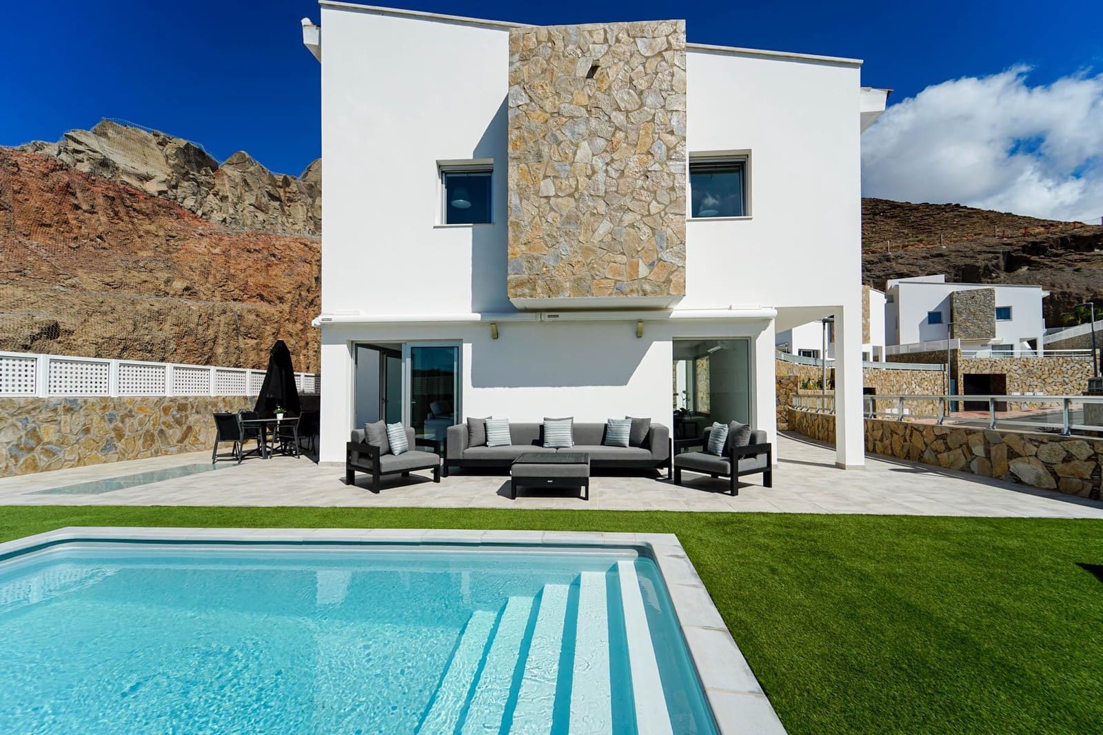 3 bedroom Villa for sale in Mogan with pool garage - € 925,000 (Ref: 9839161)